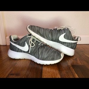 Women’s Gray Nike Roshe